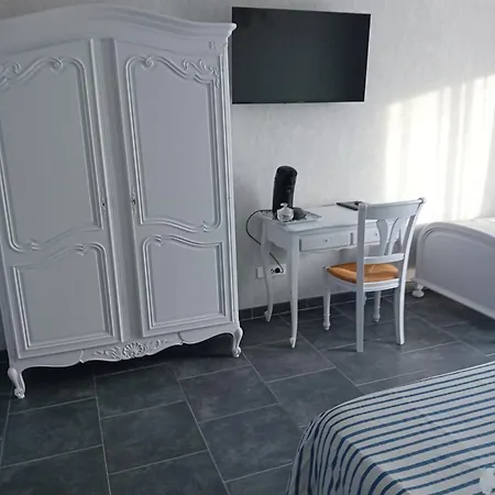 La Pecherie Bord De Bed & Breakfast 4*