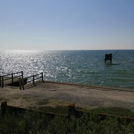 La Pecherie Bord De 住宿加早餐酒店 4*